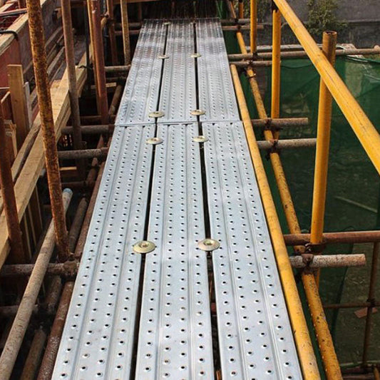 How to Extend the Lifespan of Scaffolding Planks with Surface Technology