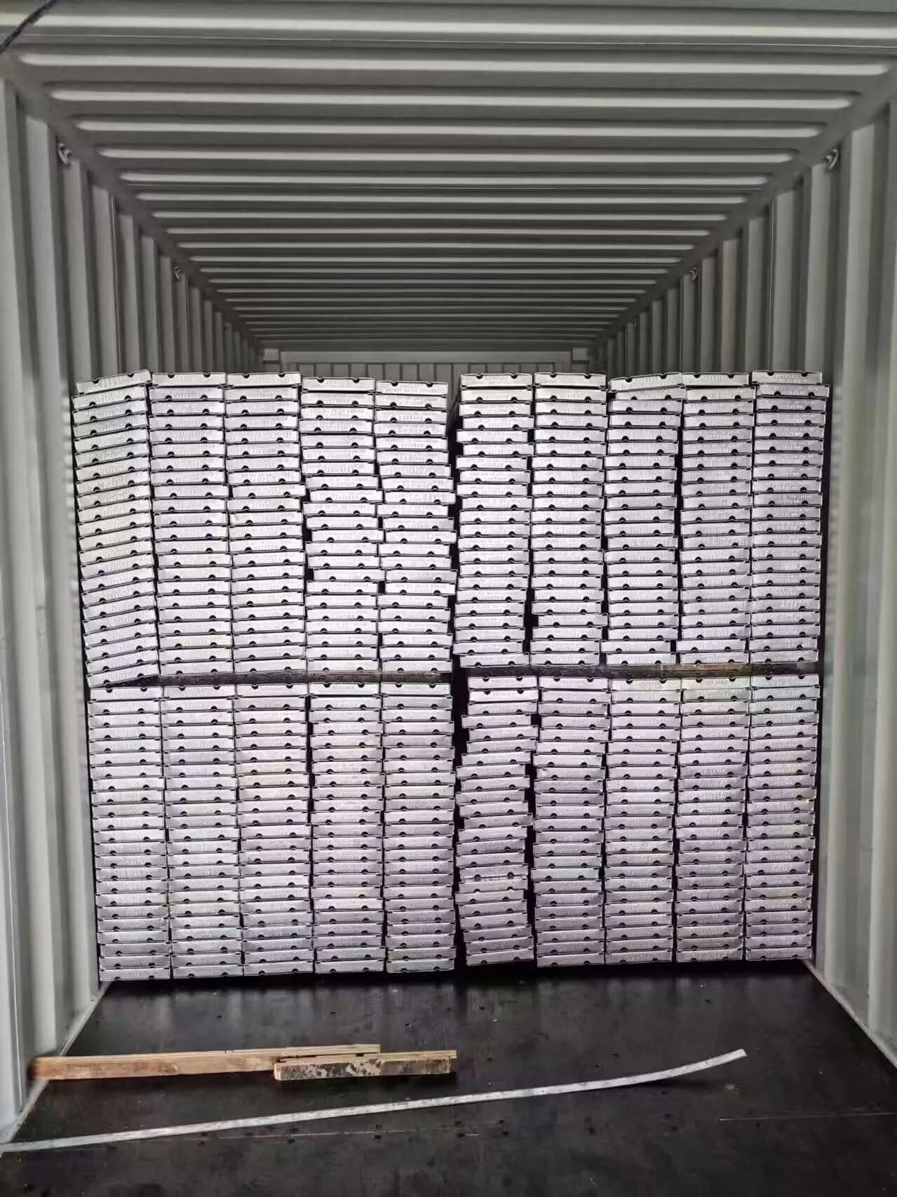 scaffolding planks loading shipping - Bythaiscaffolding-1