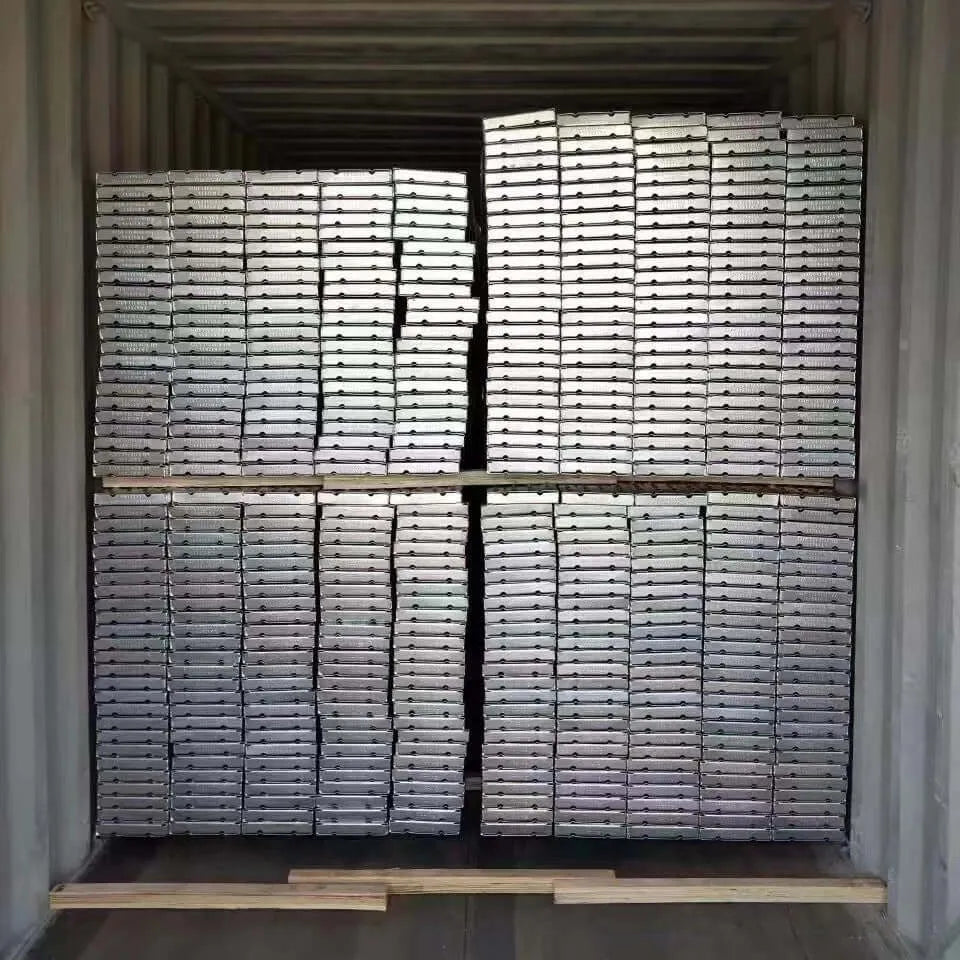 scaffolding planks loading shipping - Bythaiscaffolding